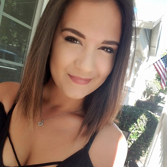 Meet your Posher, Ariel - Picture 1 of 1